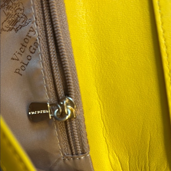 ๐ฅ๐ฅ๐ฅYellow Glossy Wallet with Subtle Pattern with excellent condition - Picture 6 of 11